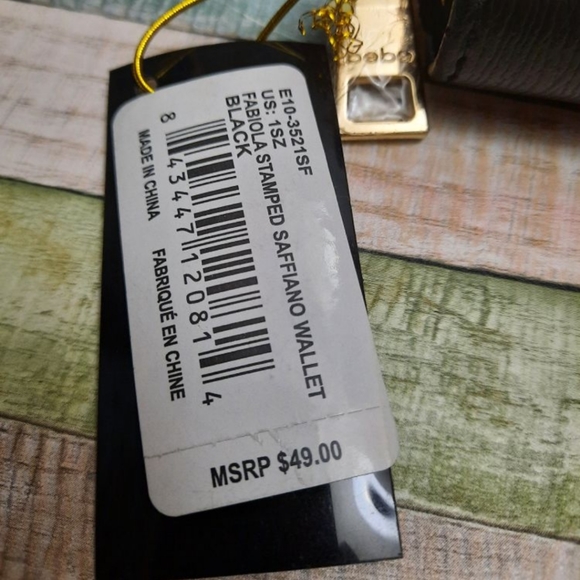 🍁NWT, Bebe Wallet, black and gold beautiful and cute wallet. 2 sides N zipper - Picture 3 of 14